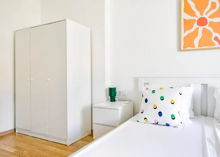 Scandinavian Charm - 1bd With Desk By Flat Manager *